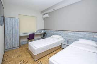 Отель Yerevan Boutique Hotel Ереван Двухместный номер с 1 кроватью или 2 отдельными кроватями-2
